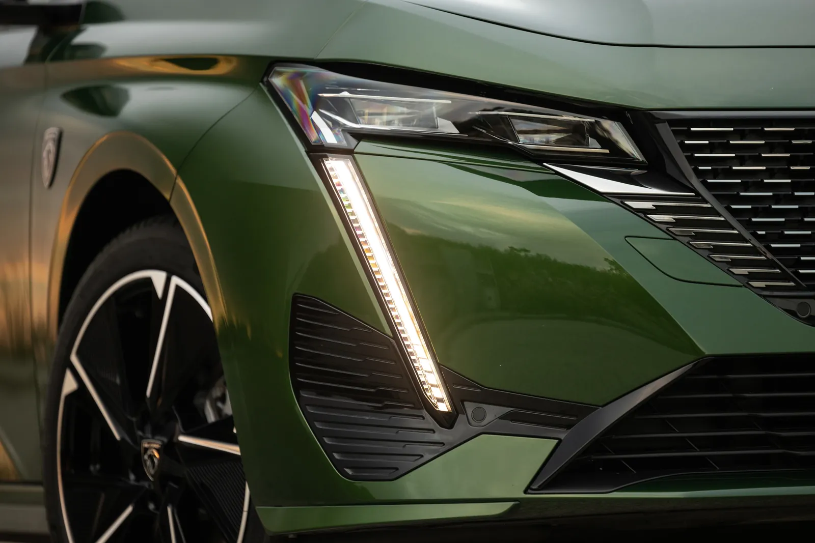 Peugeot E-308 — photo 4