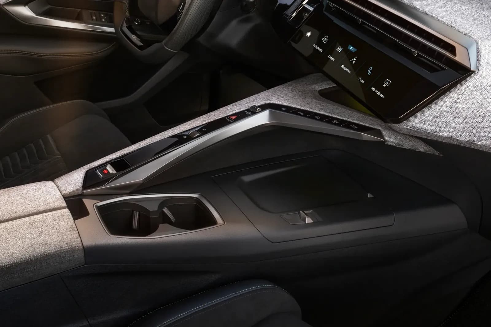 Peugeot E-5008 Long Range — photo 4