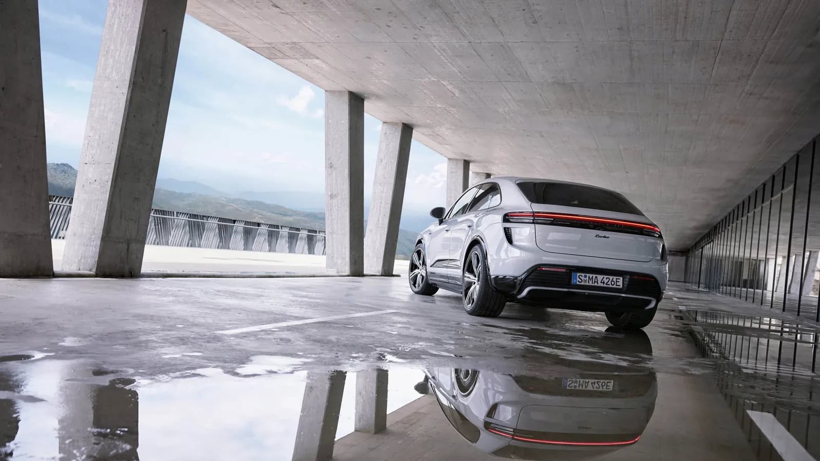 Porsche Macan Turbo — photo 2