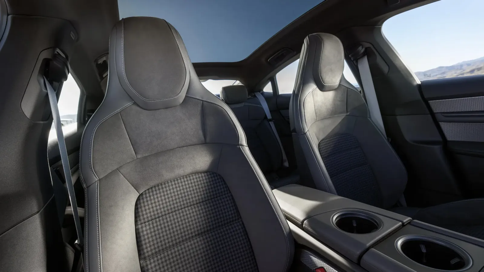 Porsche Taycan — photo 3