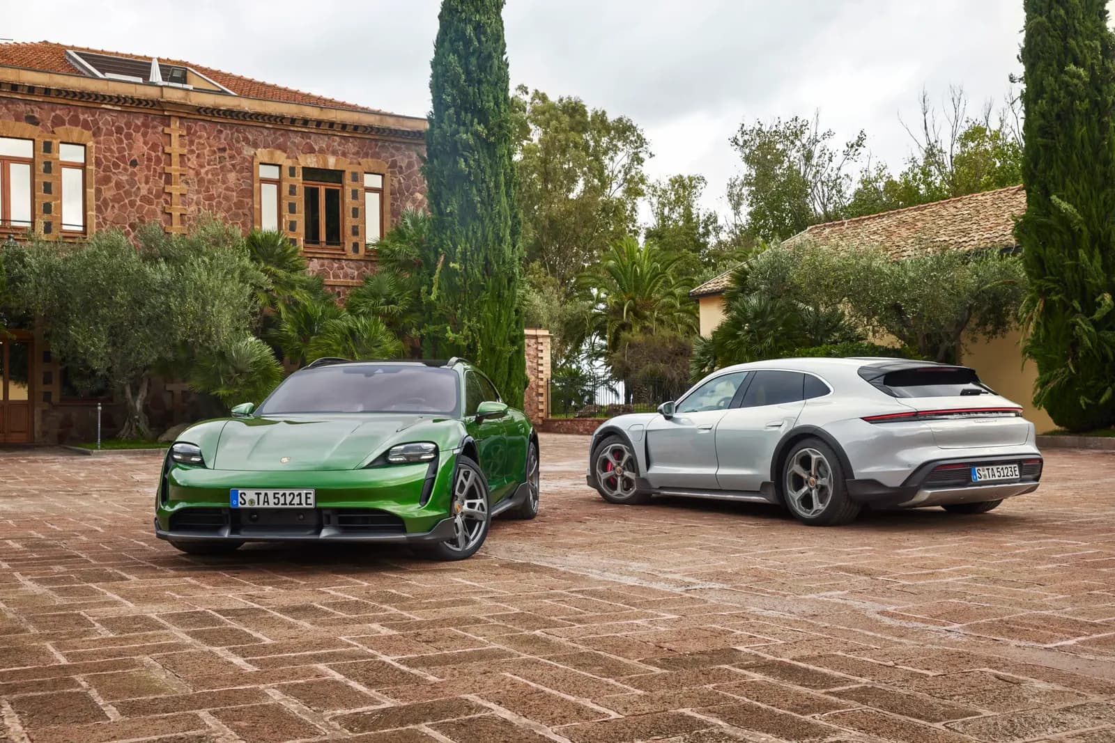 Porsche Taycan 4S Cross Turismo — photo 2