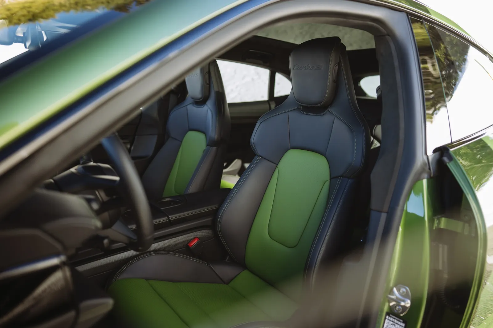Porsche Taycan 4S Sport Turismo — photo 2