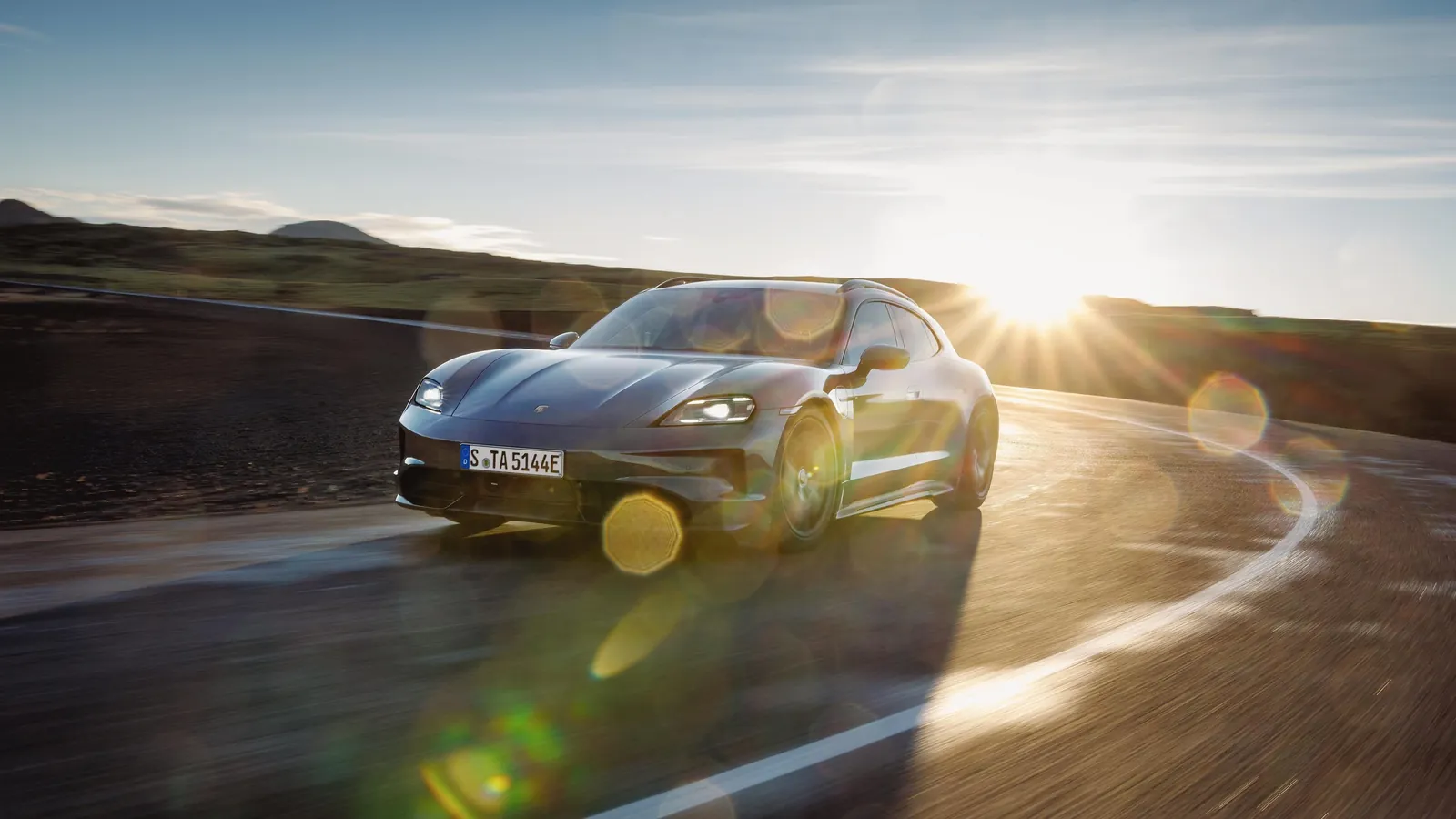 Porsche Taycan GTS Sport Turismo — photo 2