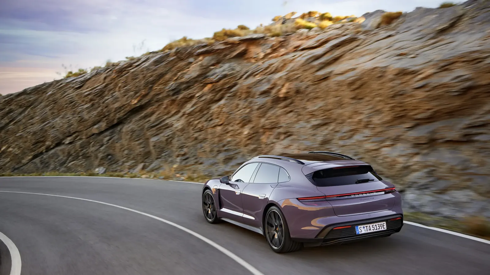Porsche Taycan Sport Turismo — photo 4