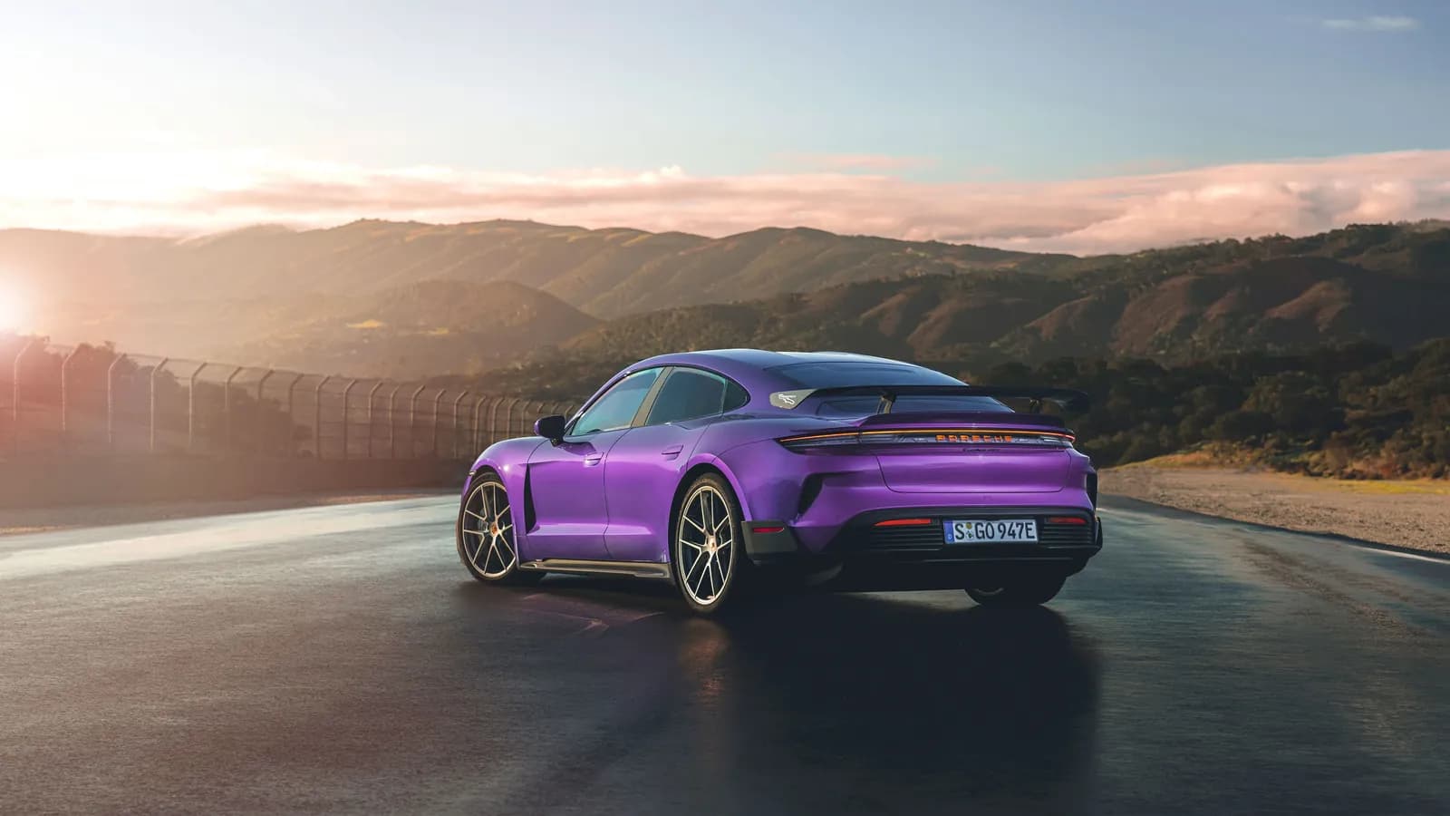Porsche Taycan Turbo GT Weissach — photo 2