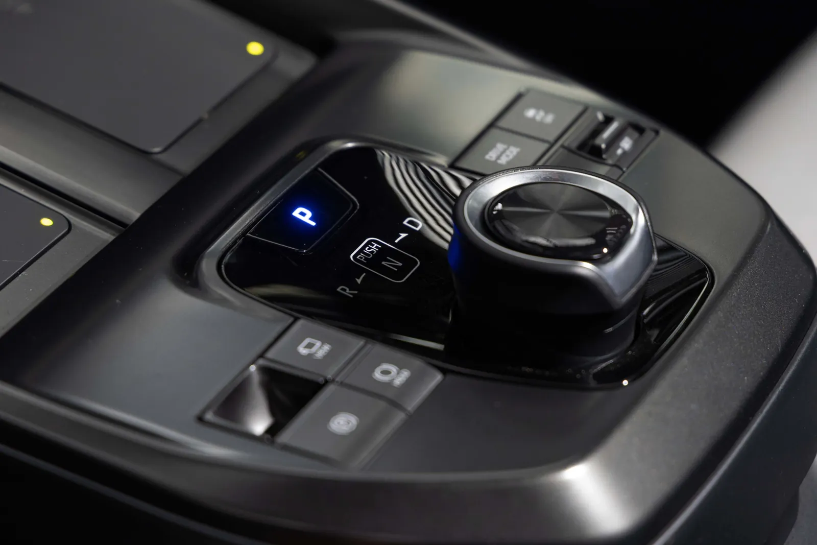Subaru Solterra AWD — photo 3